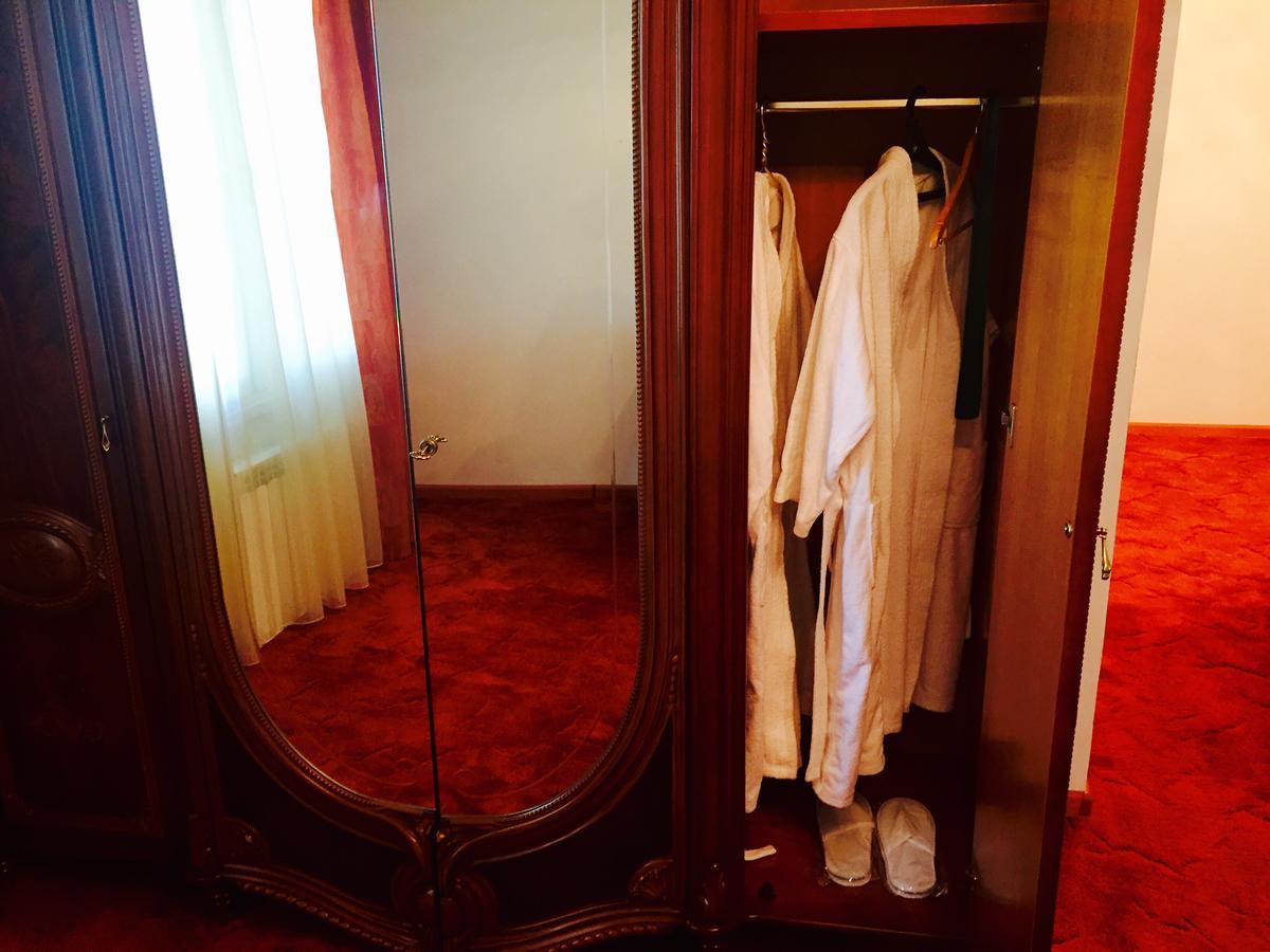 Hotel Ark Ms Taraz Kültér fotó