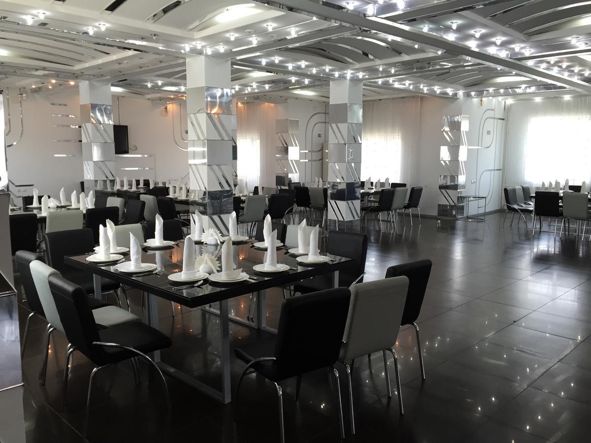 Hotel Ark Ms Taraz Kültér fotó
