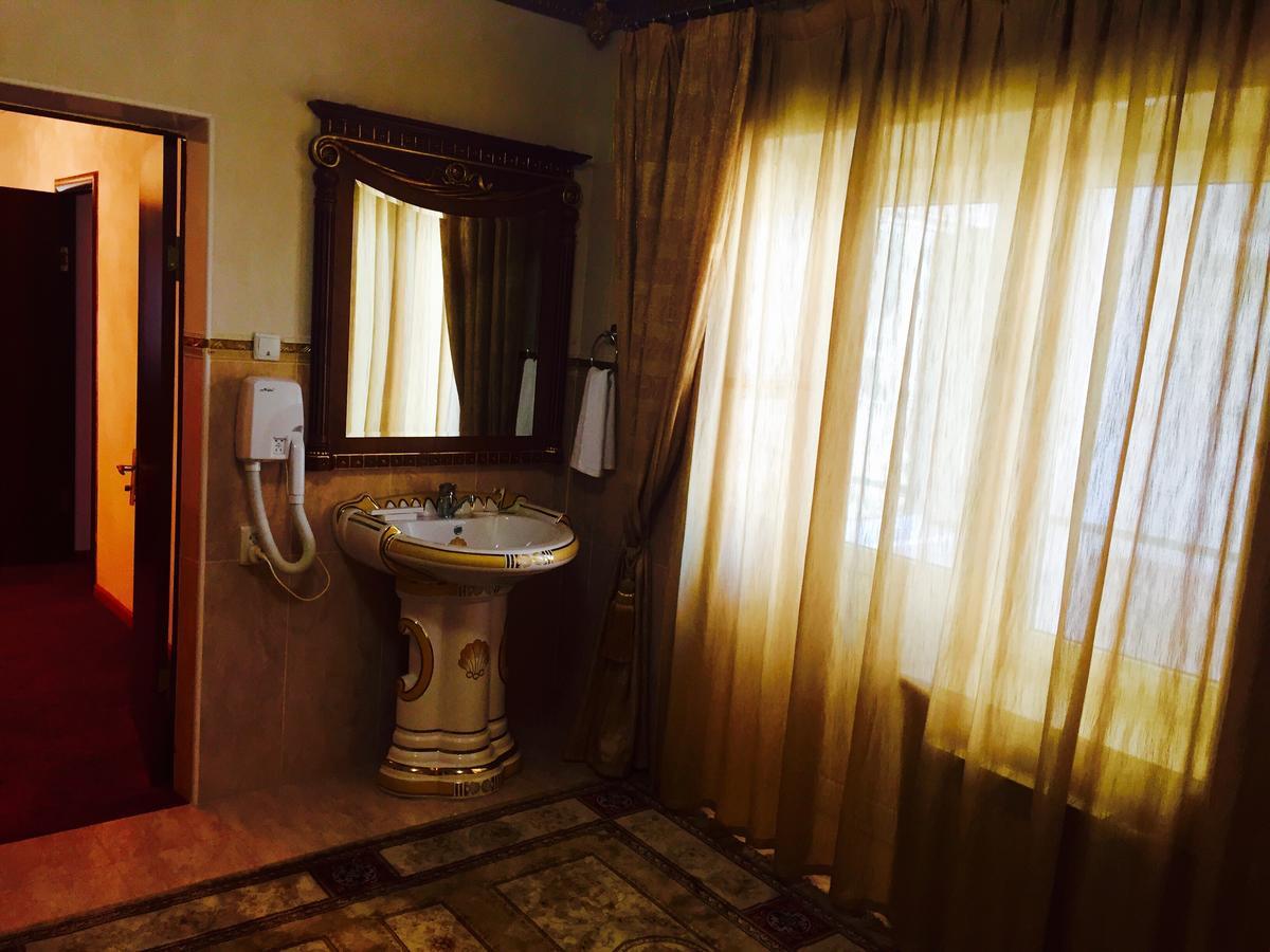 Hotel Ark Ms Taraz Kültér fotó