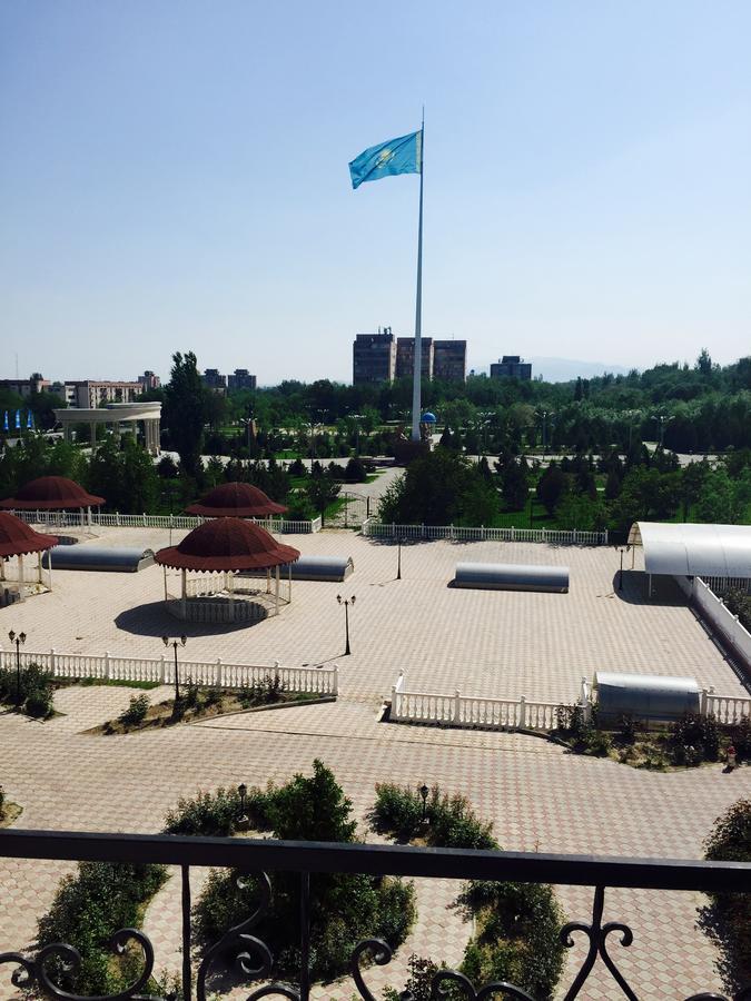 Hotel Ark Ms Taraz Kültér fotó