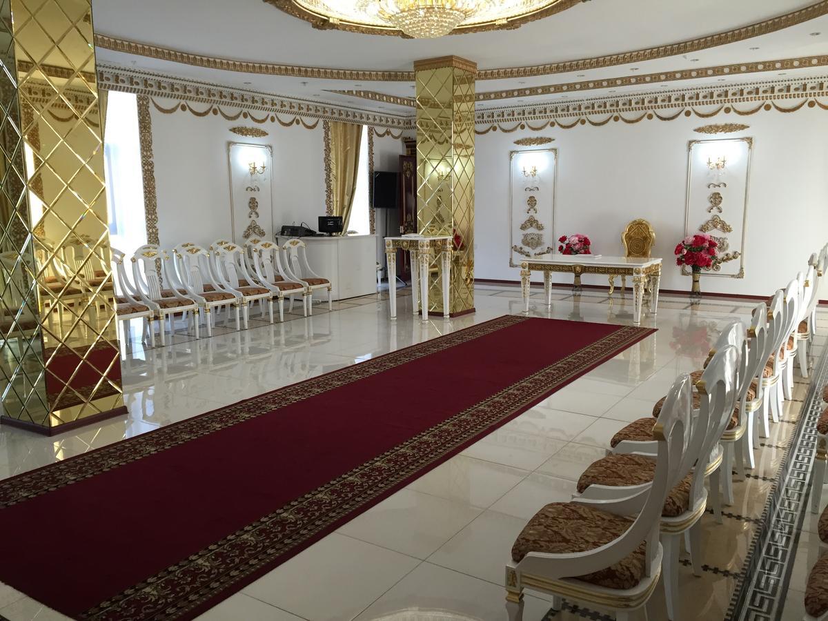 Hotel Ark Ms Taraz Kültér fotó