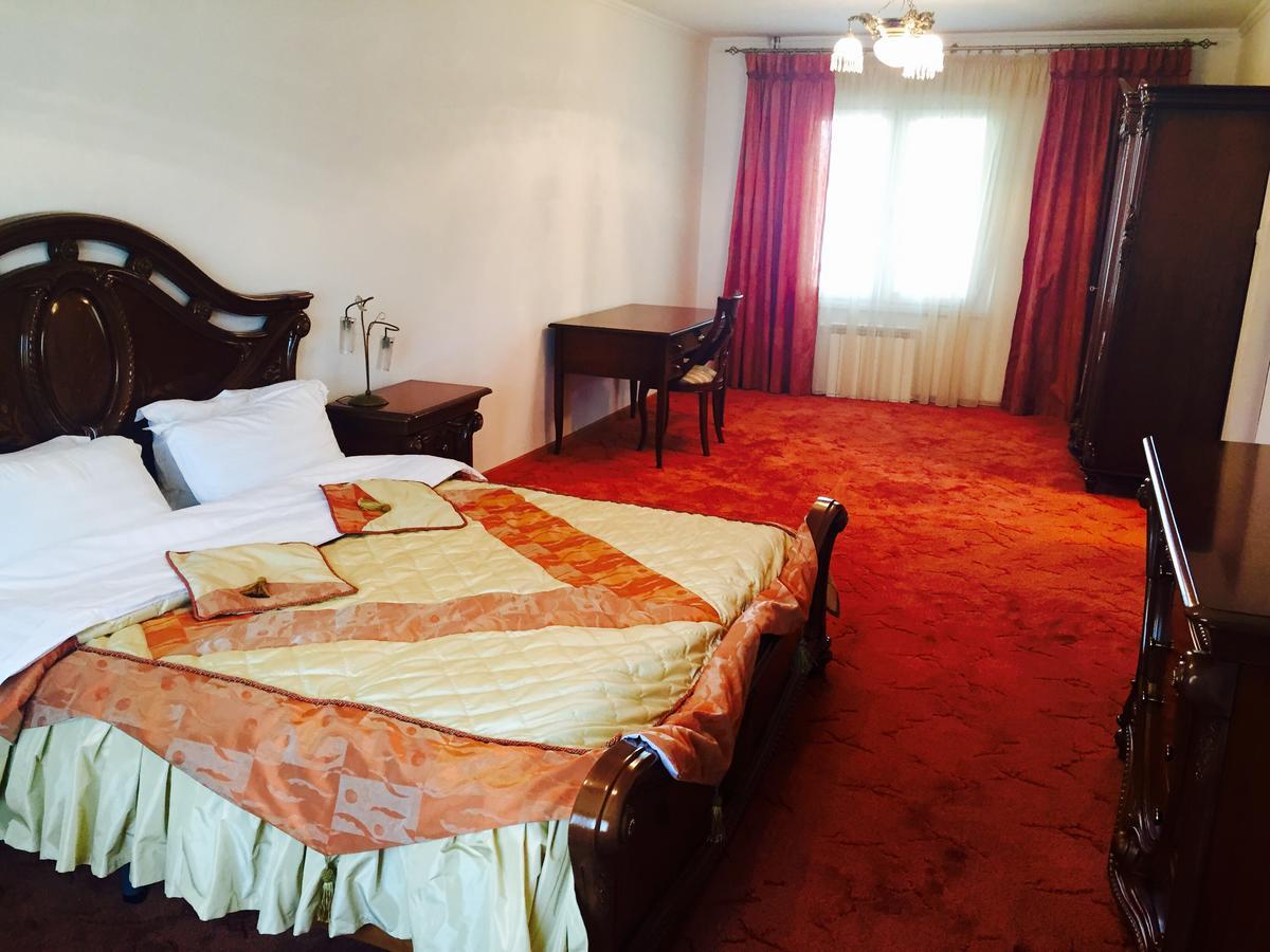 Hotel Ark Ms Taraz Kültér fotó