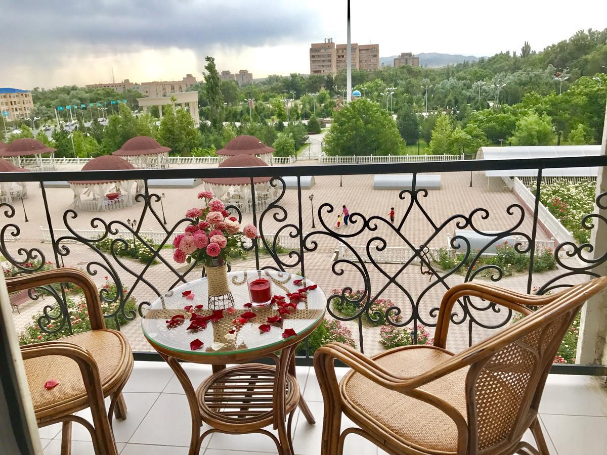 Hotel Ark Ms Taraz Kültér fotó