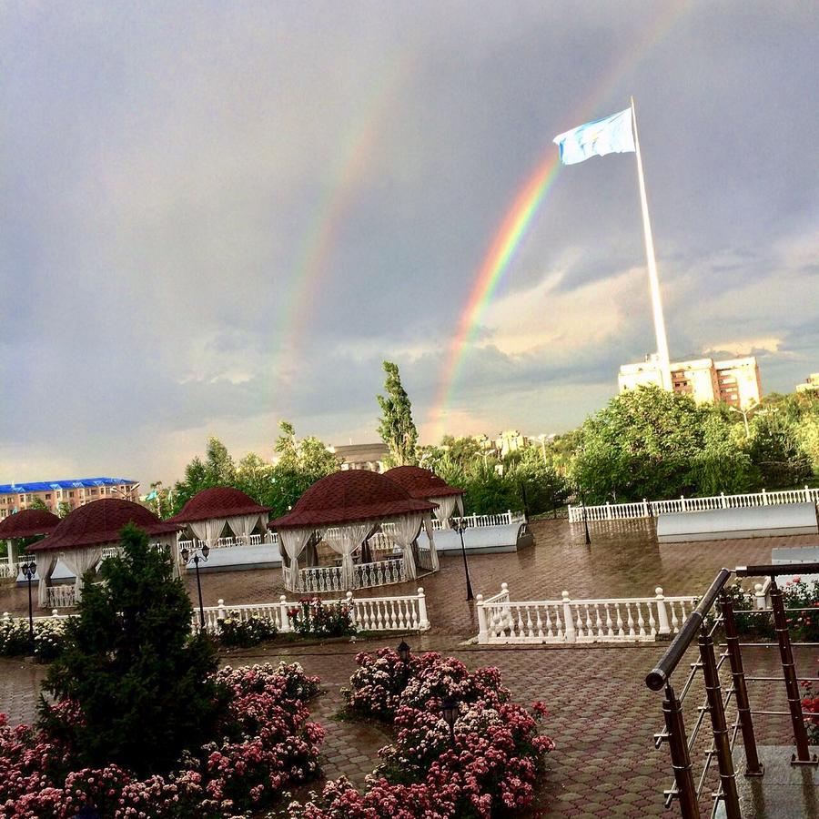 Hotel Ark Ms Taraz Kültér fotó